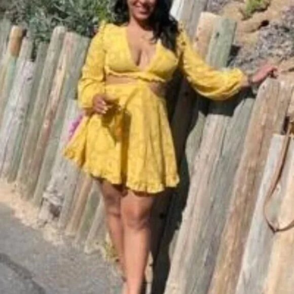 Lace tie Backless Mini Dress with long bishop sleeves yellow - Picture 9 of 9